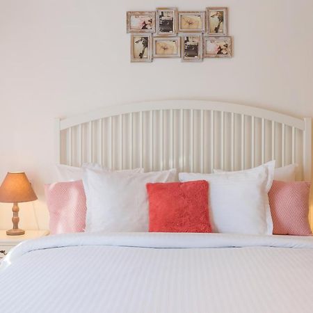 Studio T By Mrg Apartments Bukares Bagian luar foto