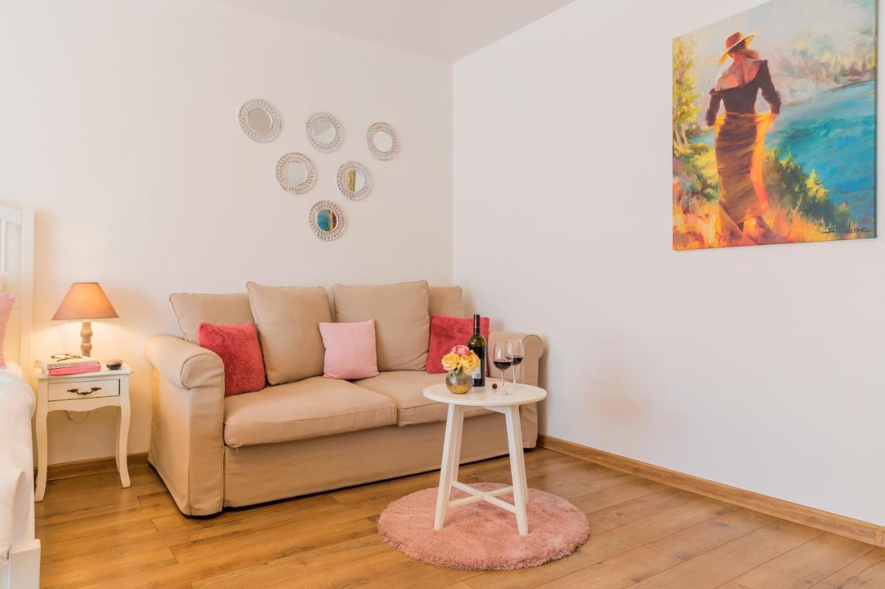 Studio T By Mrg Apartments Bukares Bagian luar foto