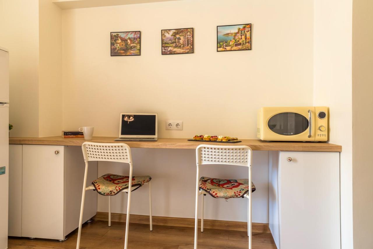 Studio T By Mrg Apartments Bukares Bagian luar foto