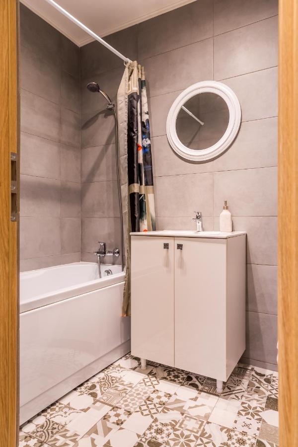 Studio T By Mrg Apartments Bukares Bagian luar foto