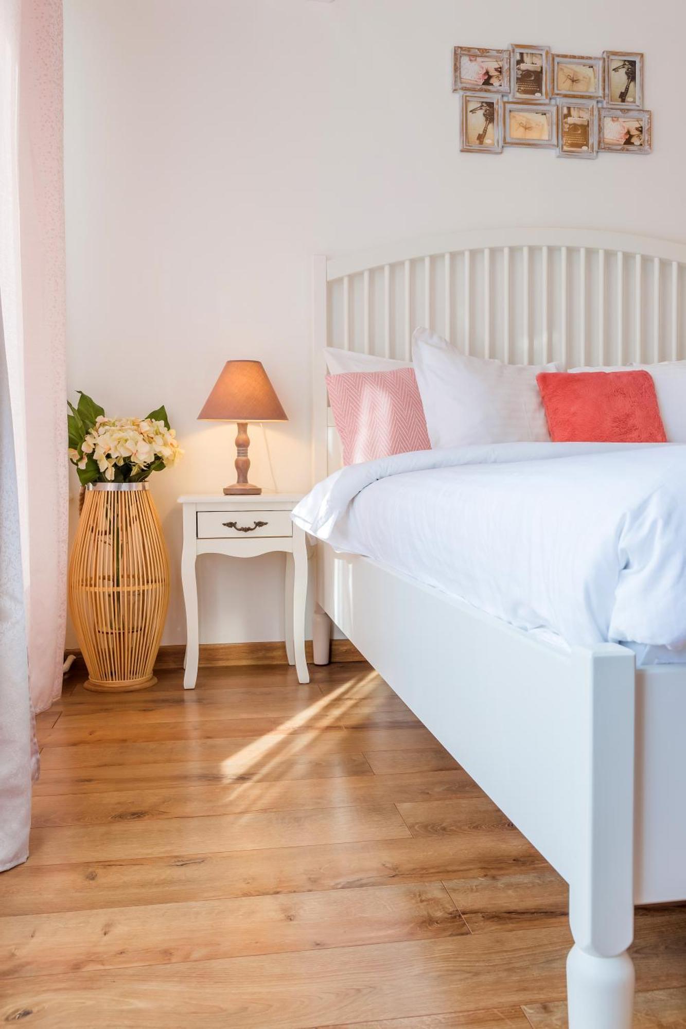 Studio T By Mrg Apartments Bukares Bagian luar foto